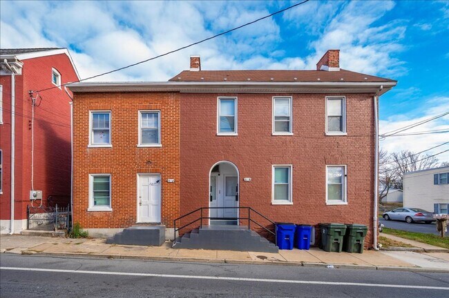 Primary Photo - 124-2 East Ave