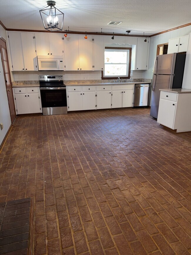 Building Photo - 4064 Johnstown Dr