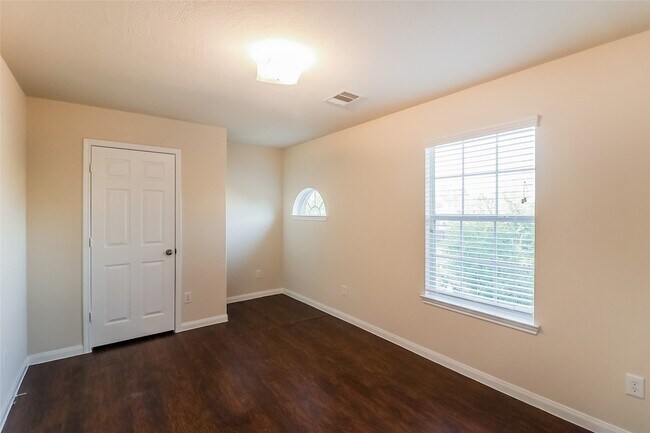 Building Photo - 13009 Baileys Run