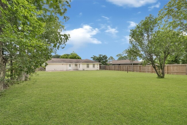 Building Photo - 506 Edgebrook Dr