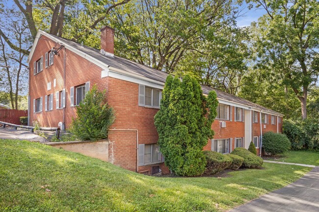 Building Photo - 146 Woodhill Dr
