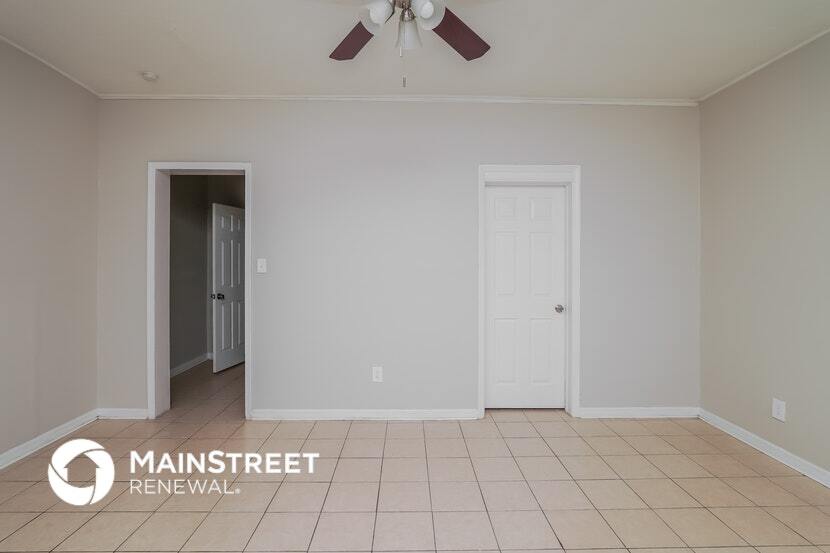 Building Photo - 6129 Hialeah St