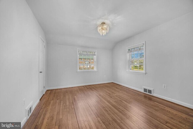 Building Photo - 2355 N Quincy St