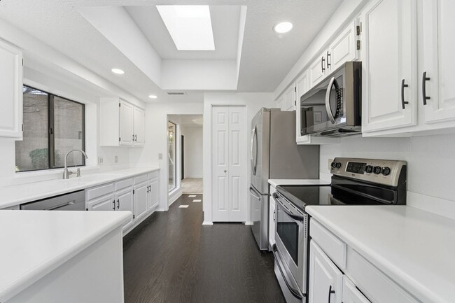 Building Photo - Welcome to this stunning 3-bedroom, 2-bathroom home in the heart of Scottsdale, AZ *RENT SPECIAL*