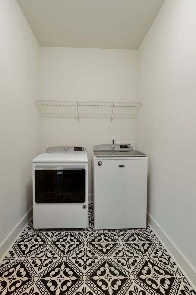 Building Photo - Gated Community - Villages of Stoneybrook