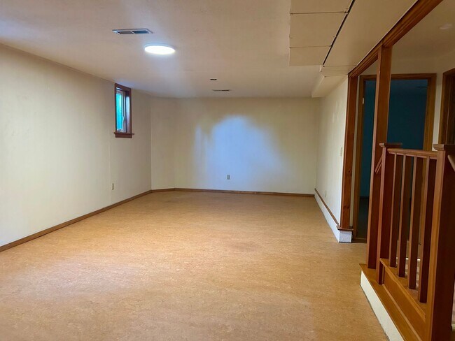 Building Photo - Meadowbrook Home