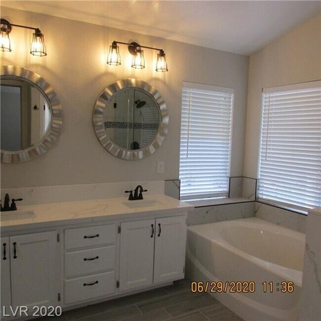 Building Photo - Beautiful 3 Bedroom/2.5 Baths in Summerlin