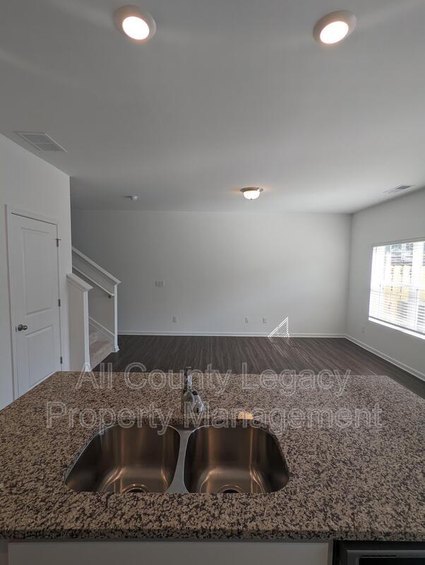 Building Photo - 1100 Lossie Ln