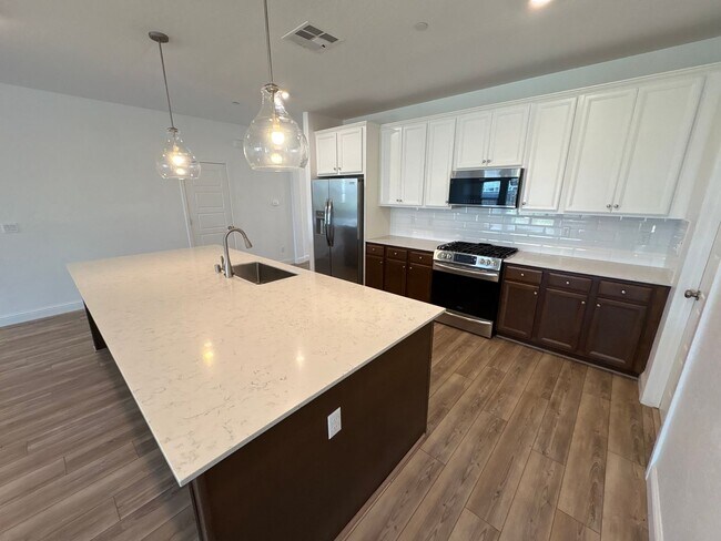 Building Photo - Lennar Home with Solar Available now for m...