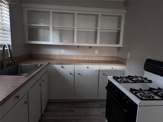 Building Photo - 600 St Lawrence River Rd