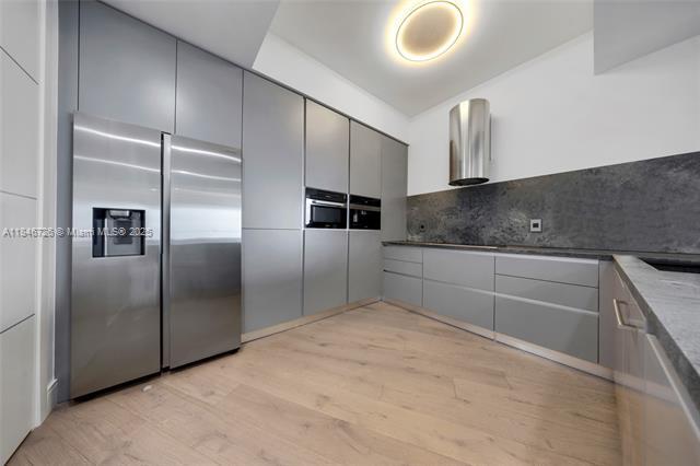 Building Photo - 16001 Collins Ave