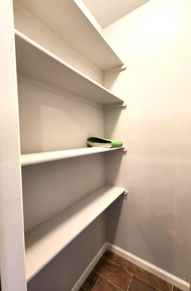 Building Photo - Campbell St Duplex