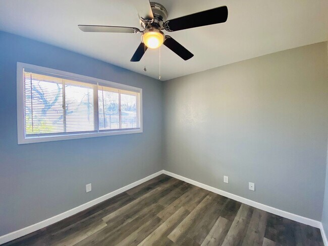 Building Photo - Cute 3 Bedroom, 1.5 bath home in College Hills AVAILABLE NOW!