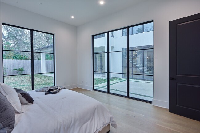 Building Photo - 8926 Croes Dr