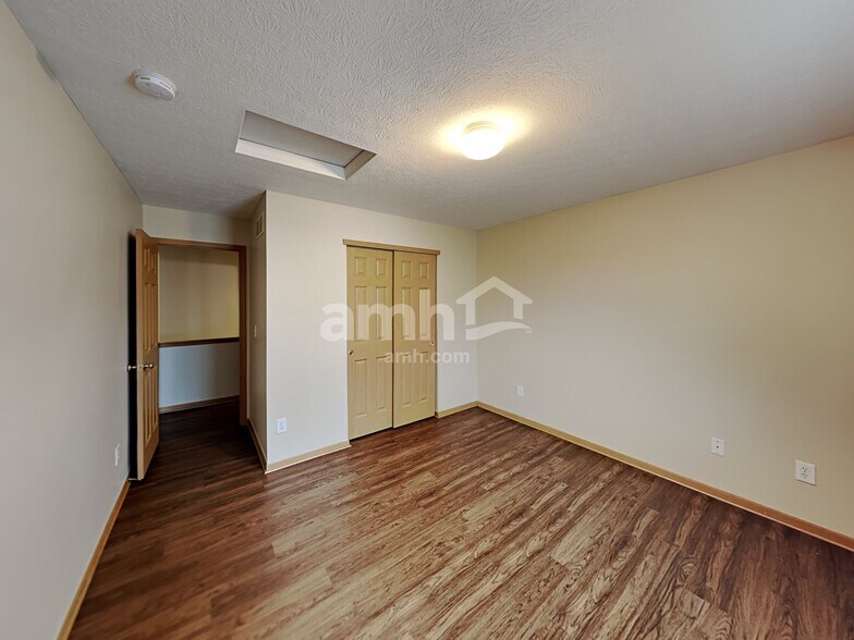 Building Photo - 69 Hutchison St