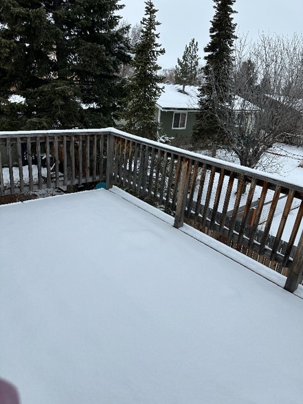 Building Photo - 705 Dakota St