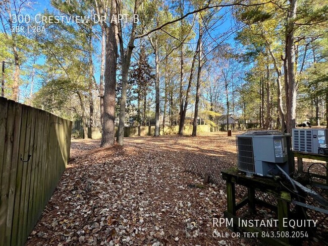 Building Photo - Updated Summerville 2 Bedroom Townhouse.