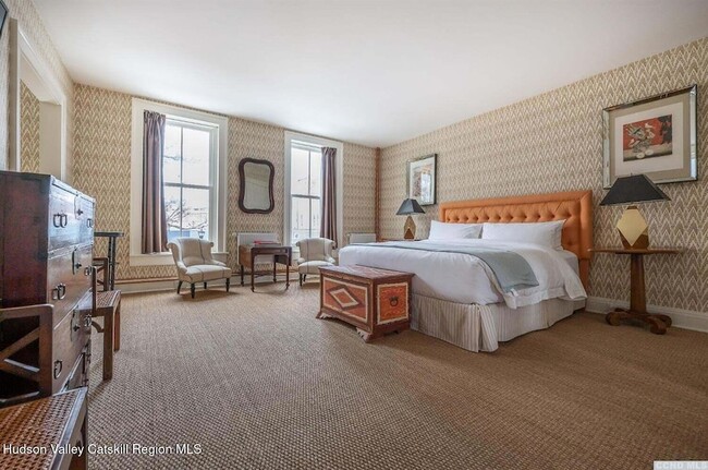 Building Photo - 613 Warren St