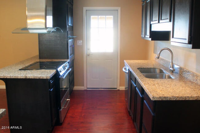 Building Photo - 8636 E Dianna Dr