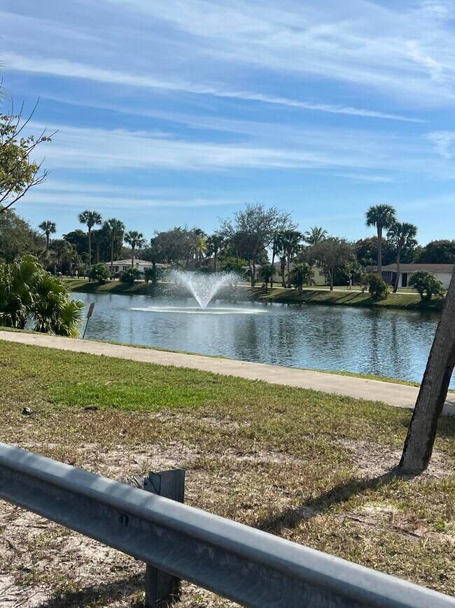 Building Photo - 504 Davis Rd