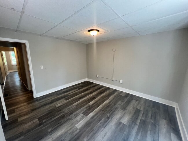 Building Photo - Beautiful, remodeled house nice close to e...