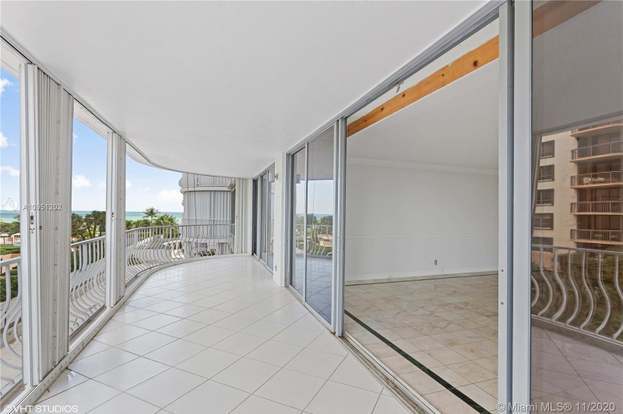 Building Photo - 10155 Collins Ave