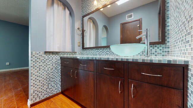 Building Photo - 4842 Excalibur Dr