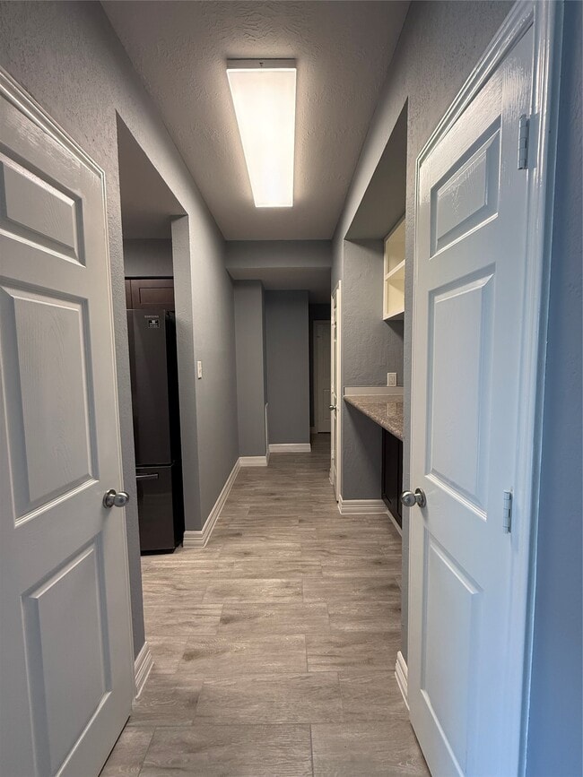 Building Photo - 5830 Clarewood Dr