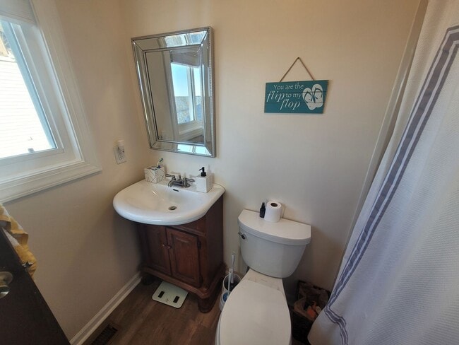 Building Photo - 2 Bedroom, 2.5 Bath Condo with with Ocean ...