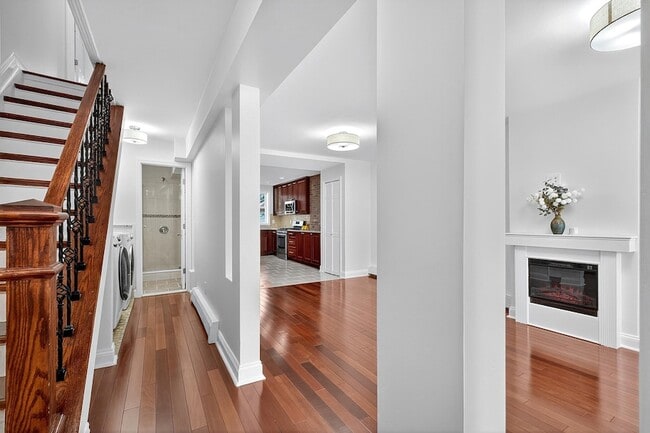 Building Photo - 382 Webster Ave