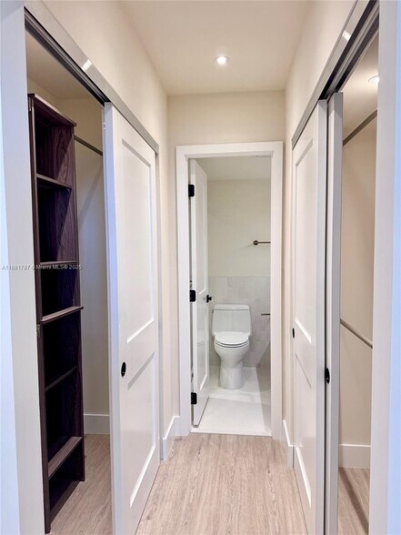 Building Photo - 90 Edgewater Dr