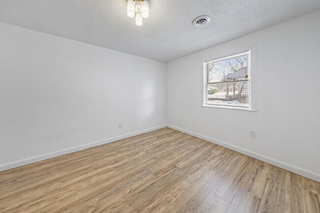 Building Photo - 361 Locust St