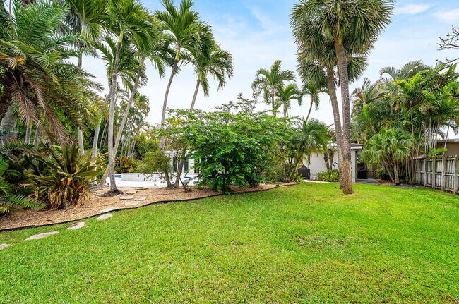 Building Photo - 1733 Coral Gardens Dr