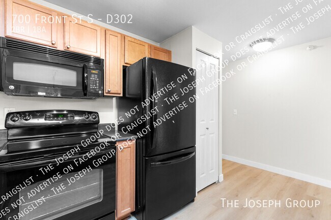 Building Photo - 700 Front St S