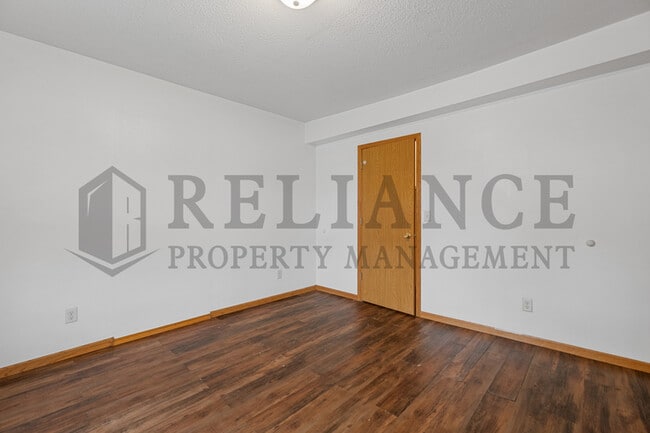 Building Photo - 2147 N Park Pl