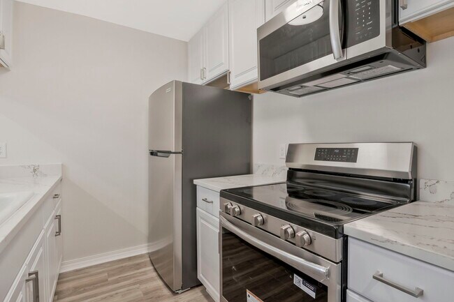 Building Photo - 4221 Brookside Dr