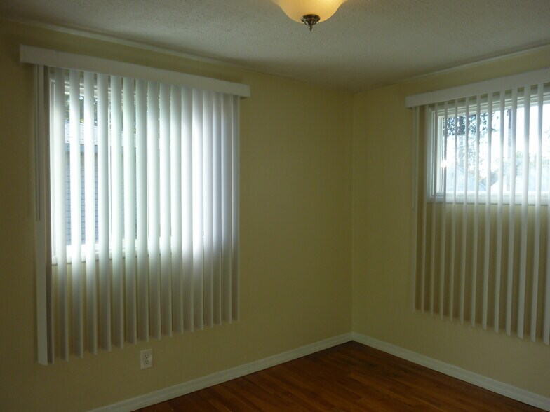 Building Photo - 1211 W Dalke Ave