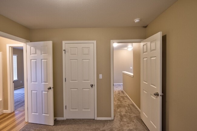 Building Photo - ARTS & CRAFTS GORGEOUS 2 STORY 3 BEDROOM + OFFICE 2.5 BATH. POOL, CLUBHOUSE, TENNIS INCLUDED!