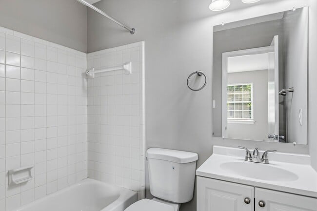 Building Photo - Updated 2-bedroom, 2.5-bath property Greensboro!