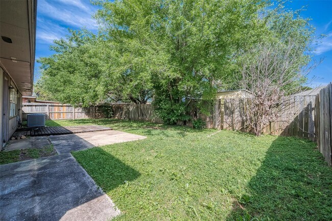 Building Photo - 19510 Westhaven Dr