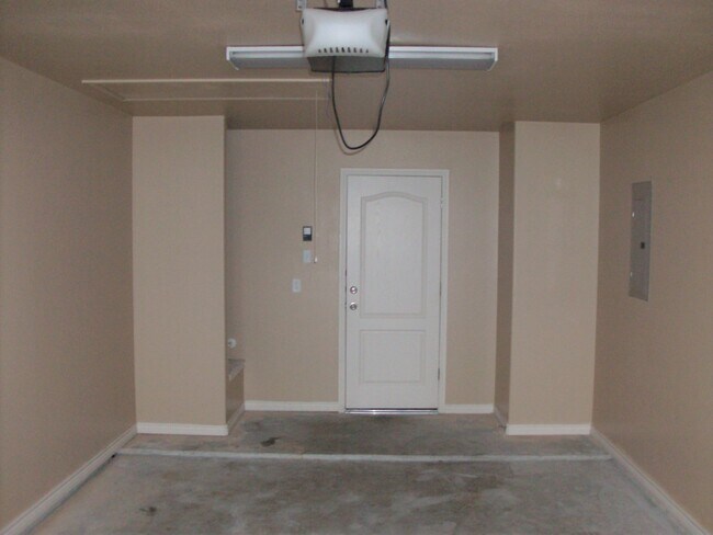 Building Photo - Gorgeous 2 bed/2 bath near Bunny Trail in Killeen!