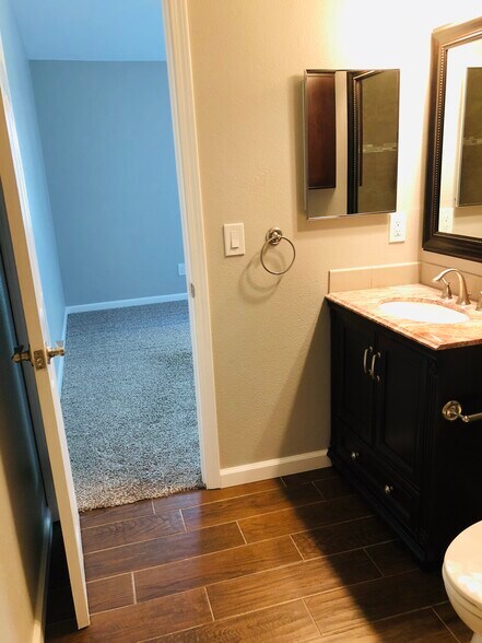 Second Bedroom Bathroom - 422 Wright St