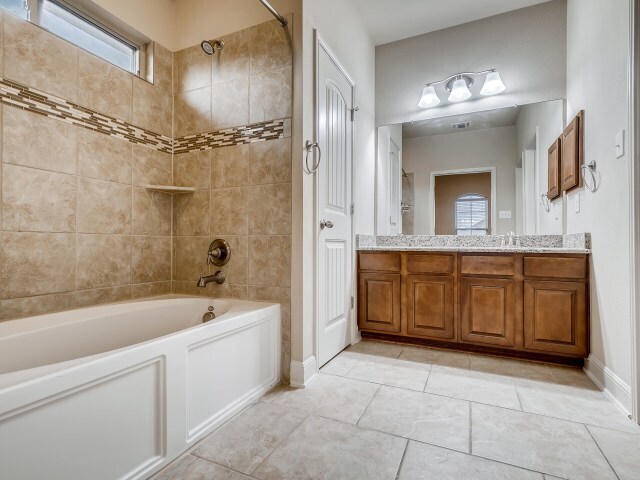 Building Photo - 12619 Quarter J