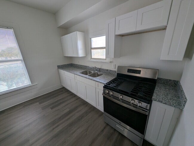 Building Photo - 403 Cowling St