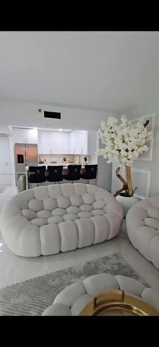 Building Photo - 1000 W Island Blvd