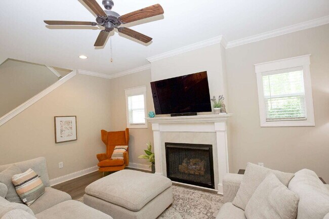 Building Photo - "Charming 4-Bedroom Retreat with Fireplace and 3 Full Baths in Aberdeen!"