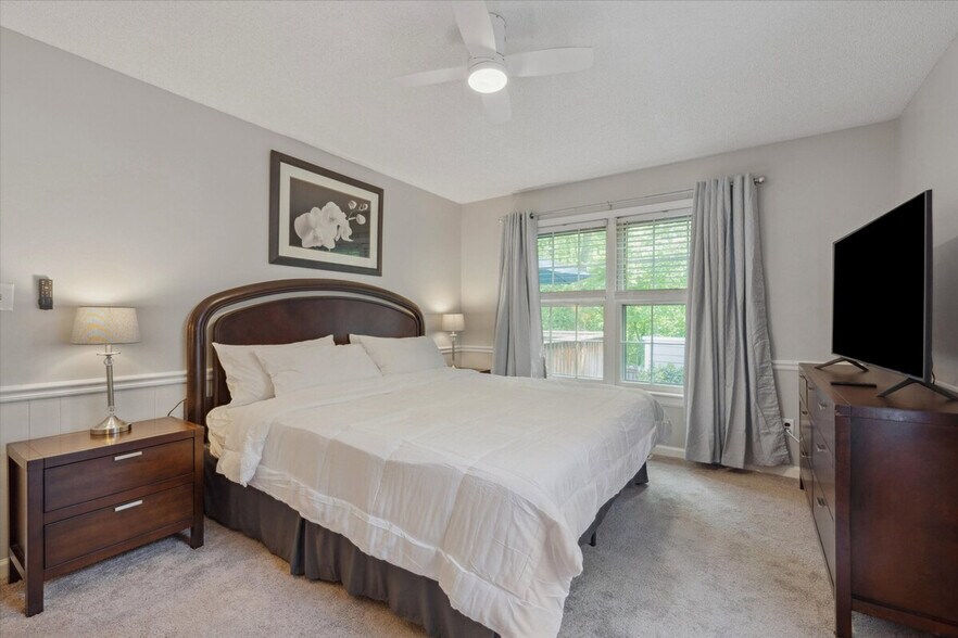 Building Photo - 107 Barbary Ct