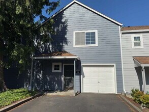 Building Photo - 2 Bedroom Condominium