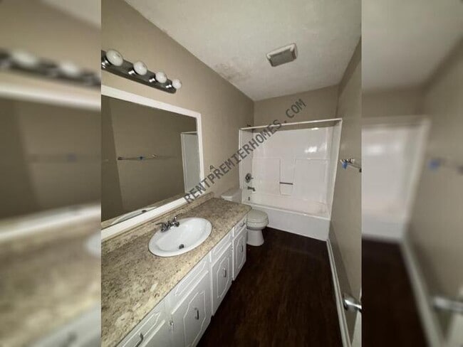 Building Photo - 1908 Kelly Dr