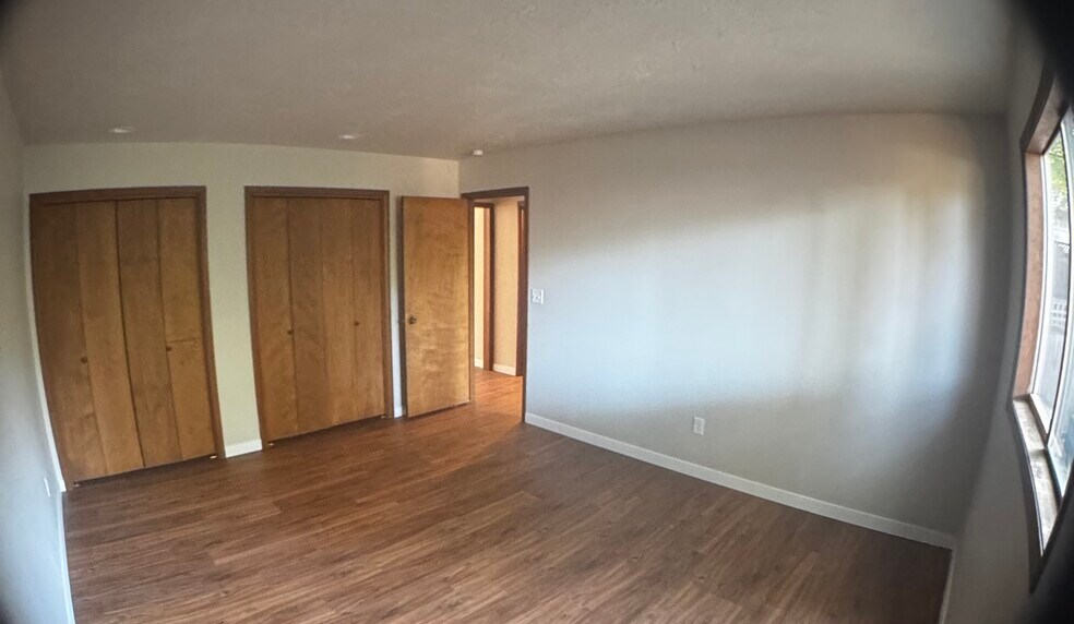 Larger bedroom (12.5 x 14.5ft) - 1118 E 14th Ave